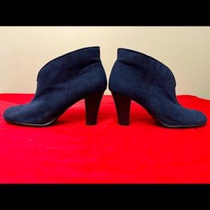 Aerosoles A2 Heelrest Suede Navy Booties Sz 7